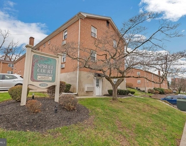 200 Spruce Street - Photo Thumbnail 10