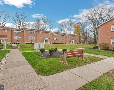 200 Spruce Street - Photo Thumbnail 9
