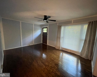 895 Lower Ferry Rd - Photo Thumbnail 3