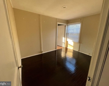 895 Lower Ferry Rd - Photo Thumbnail 17