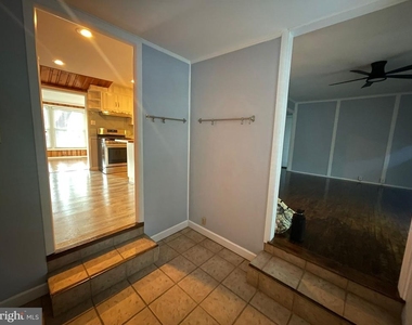 895 Lower Ferry Rd - Photo Thumbnail 2