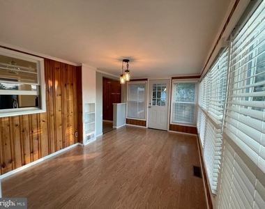 895 Lower Ferry Rd - Photo Thumbnail 11