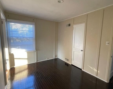 895 Lower Ferry Rd - Photo Thumbnail 18