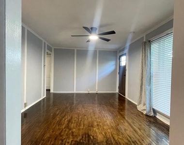 895 Lower Ferry Rd - Photo Thumbnail 5