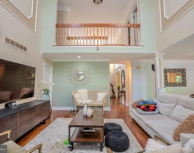 61 Amherst Way - Photo Thumbnail 16