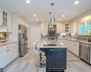 61 Amherst Way - Photo Thumbnail 21