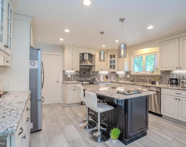 61 Amherst Way - Photo Thumbnail 23