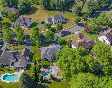61 Amherst Way - Photo Thumbnail 63