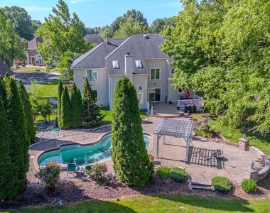 61 Amherst Way - Photo Thumbnail 67