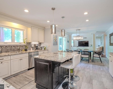 61 Amherst Way - Photo Thumbnail 24