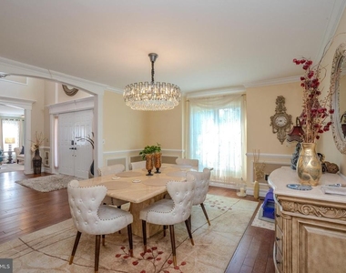 61 Amherst Way - Photo Thumbnail 8