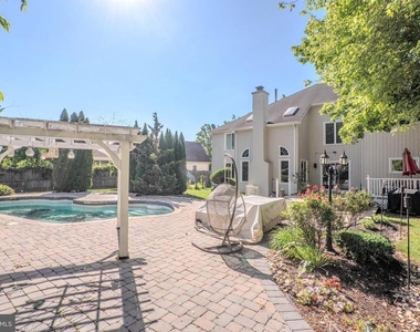 61 Amherst Way - Photo Thumbnail 53