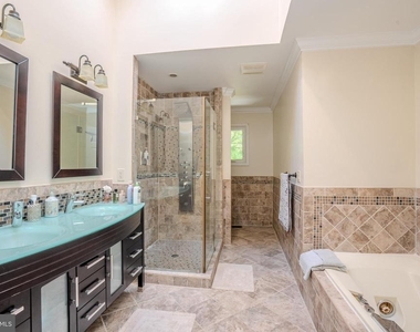 61 Amherst Way - Photo Thumbnail 37