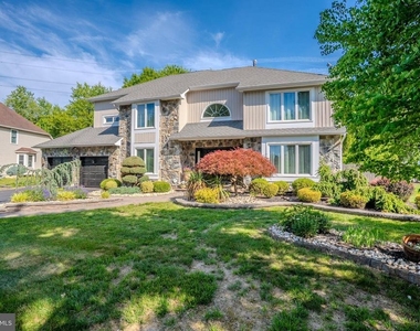 61 Amherst Way - Photo Thumbnail 1