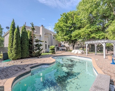61 Amherst Way - Photo Thumbnail 54