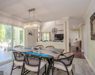 61 Amherst Way - Photo Thumbnail 20