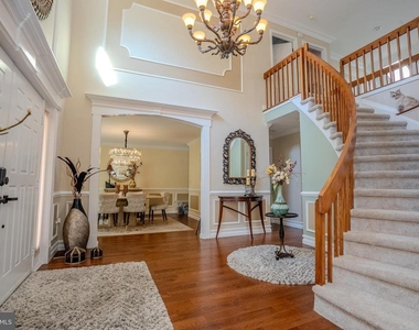 61 Amherst Way - Photo Thumbnail 6