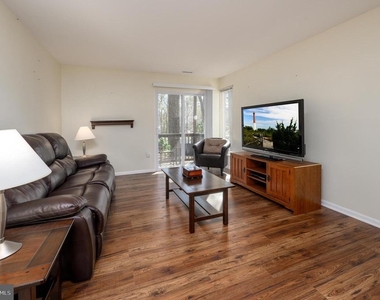 339 Woodlake Drive - Photo Thumbnail 5