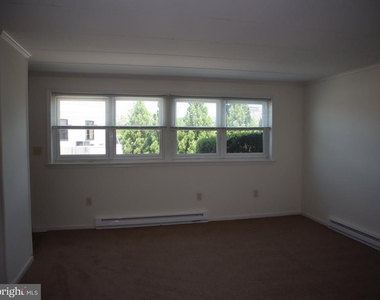 319 Camden Avenue - Photo Thumbnail 1