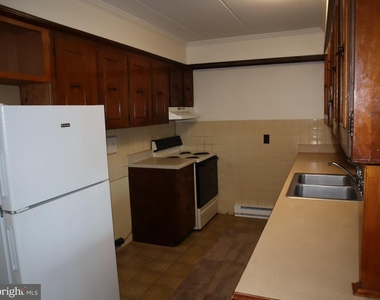 319 Camden Avenue - Photo Thumbnail 5
