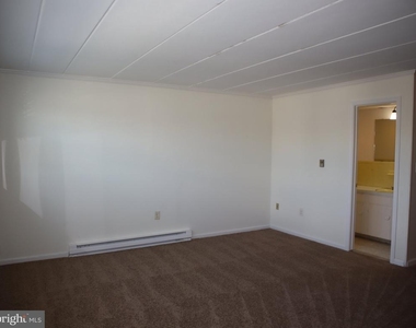 319 Camden Avenue - Photo Thumbnail 2
