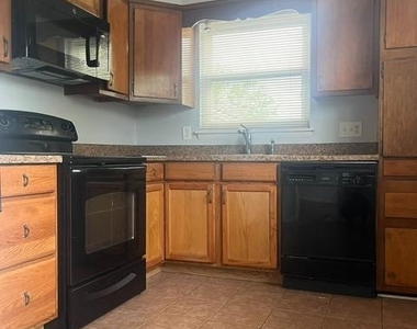 7506 New Hampshire Avenue - Photo Thumbnail 8