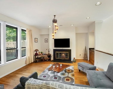 5351 Strathmore Avenue - Photo Thumbnail 2