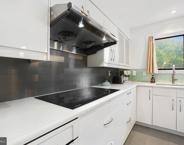 5351 Strathmore Avenue - Photo Thumbnail 11