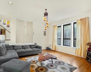 5351 Strathmore Avenue - Photo Thumbnail 5