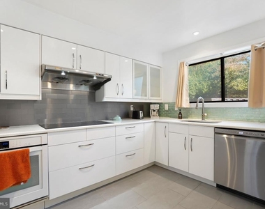5351 Strathmore Avenue - Photo Thumbnail 10