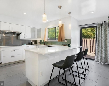 5351 Strathmore Avenue - Photo Thumbnail 9