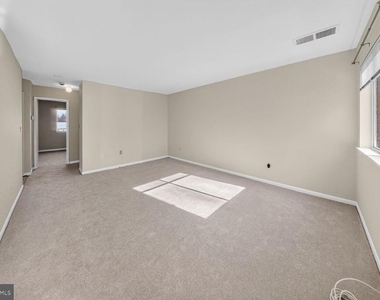 3364 Hewitt Avenue - Photo Thumbnail 4