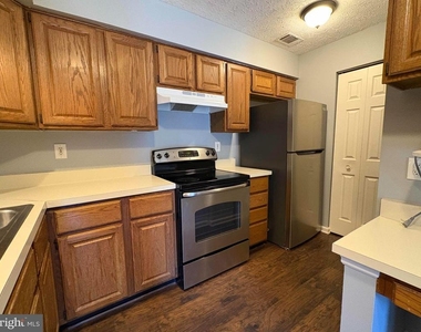 12212 Eagles Nest Court - Photo Thumbnail 14
