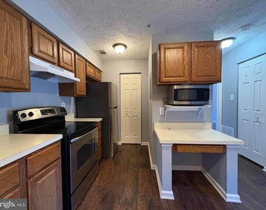 12212 Eagles Nest Court - Photo Thumbnail 19