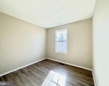 402 Carousel Court - Photo Thumbnail 20