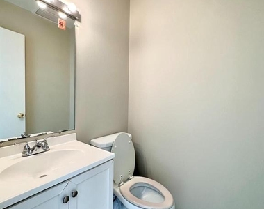 402 Carousel Court - Photo Thumbnail 14