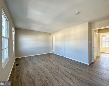402 Carousel Court - Photo Thumbnail 16