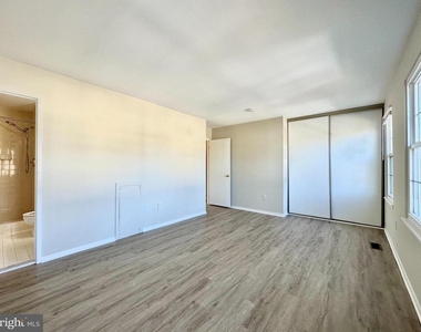 402 Carousel Court - Photo Thumbnail 17