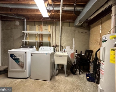 402 Carousel Court - Photo Thumbnail 26