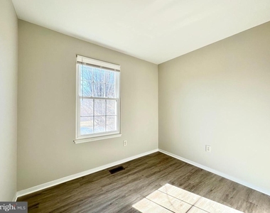 402 Carousel Court - Photo Thumbnail 21