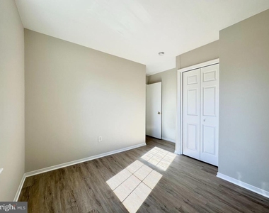 402 Carousel Court - Photo Thumbnail 23