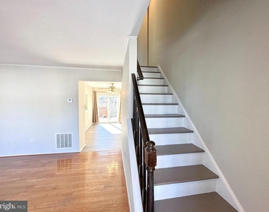 402 Carousel Court - Photo Thumbnail 1
