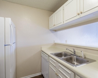 1602 Mill St - Photo Thumbnail 3