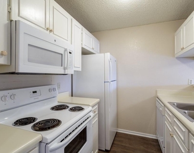 1602 Mill St - Photo Thumbnail 2