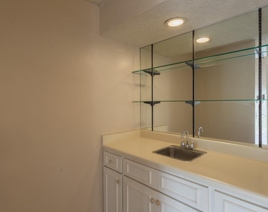 1602 Mill St - Photo Thumbnail 10
