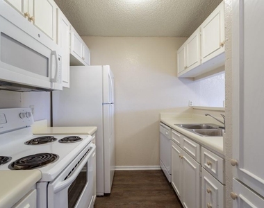 1602 Mill St - Photo Thumbnail 4