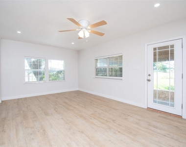 199 Apache Springs Rd - Photo Thumbnail 2