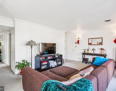 921 Prospect Street - Photo Thumbnail 3