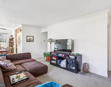 921 Prospect Street - Photo Thumbnail 4
