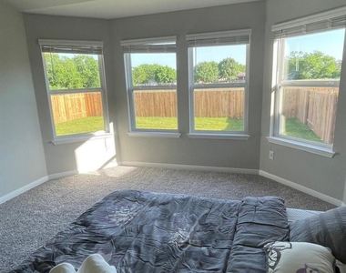 323 Durango Downs Dr - Photo Thumbnail 21